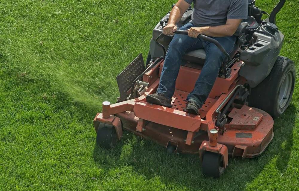 Vente de tondeuses et d'autres outils